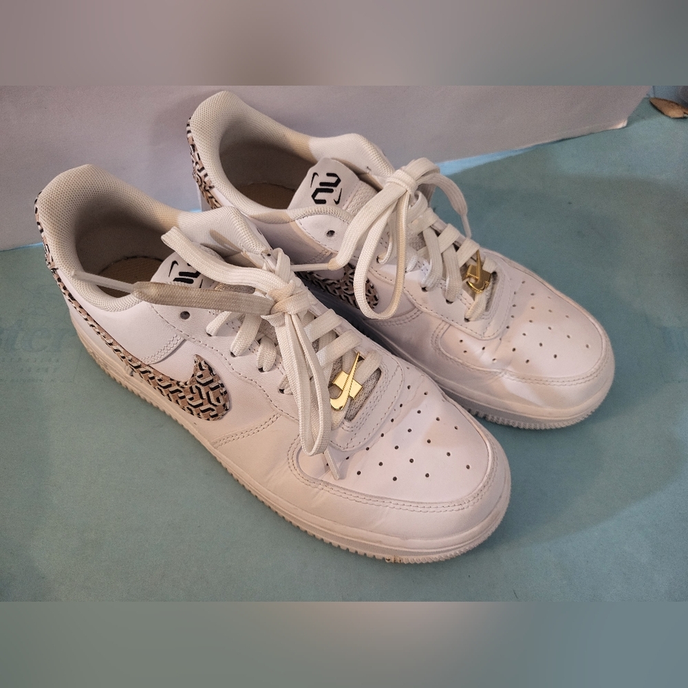 neakers with pattern Swoosh."united in victory" #207